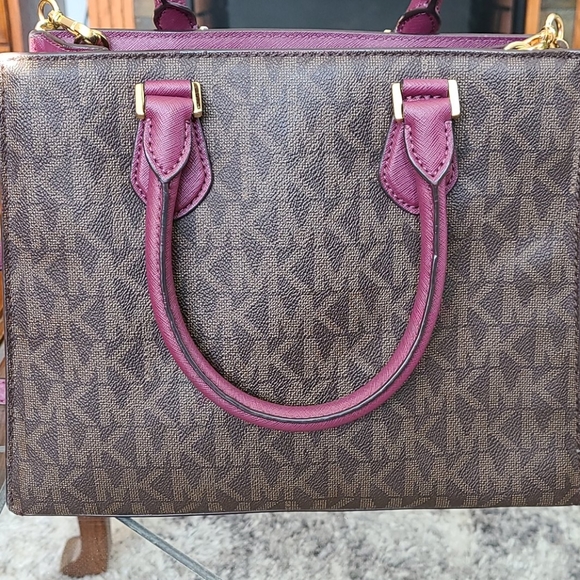 EUC Michael Kors purse. - Picture 2 of 6